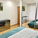 Apartment Korunni Dvur 130M2, 2 Free Parkings