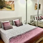Apartment Korunni Dvur 130M2, 2 Free Parkings