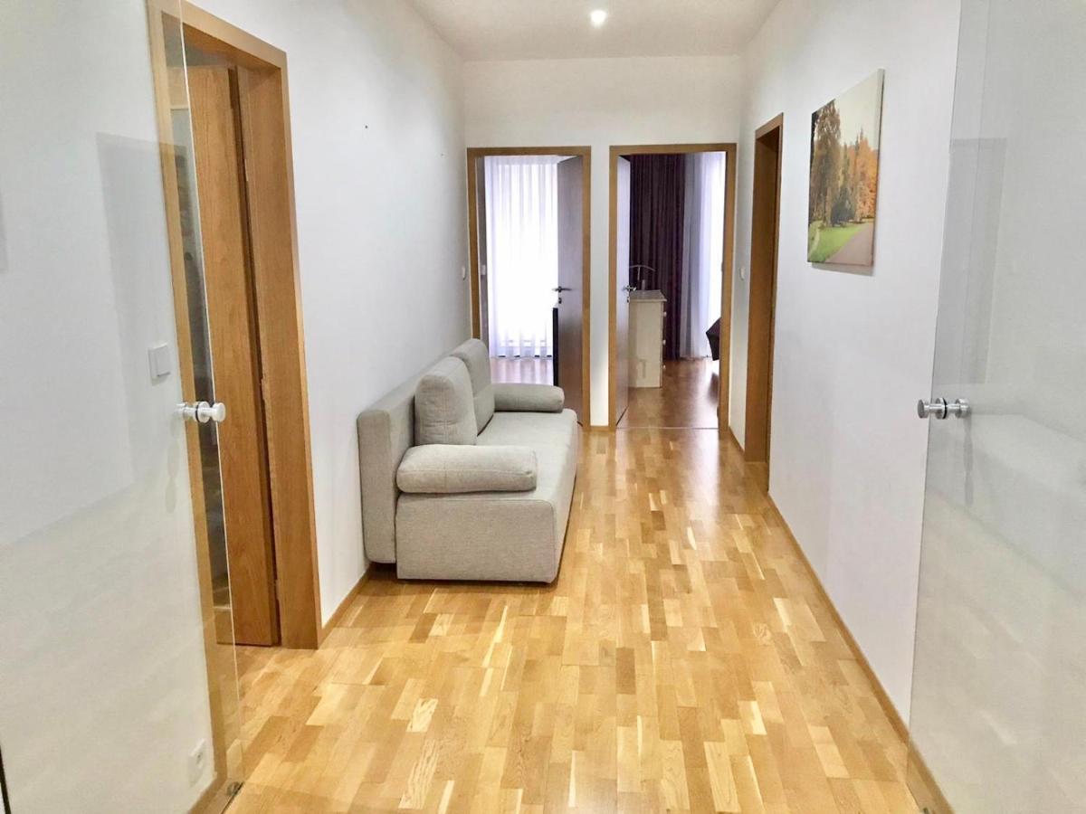 Korunni Dvur 130m2, 2 Free Parkings * Prague