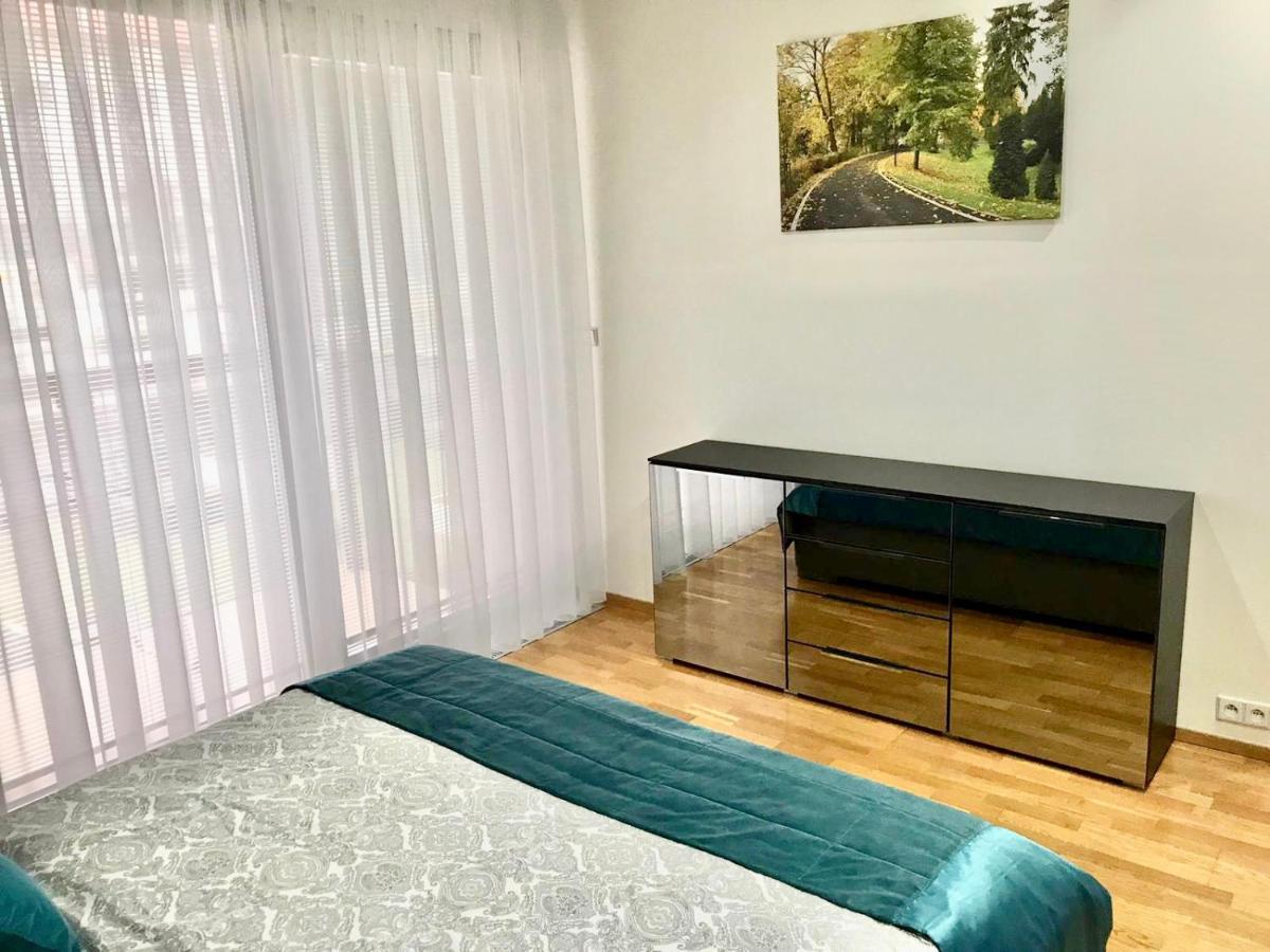 Apartment Korunni Dvur 130m2, 2 Free Parkings *